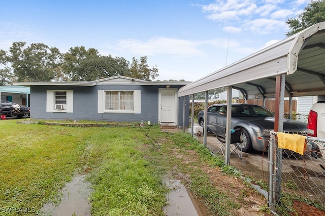 view of front facade featuring a front yard and a carport