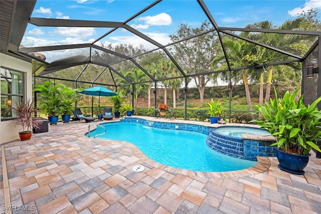 view of pool featuring an in ground hot tub, a lanai, and a patio area