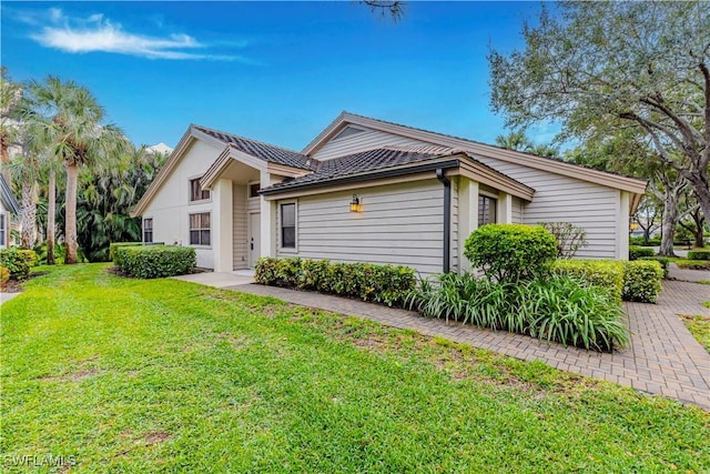 ranch-style home with a front yard