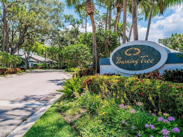 view of community / neighborhood sign