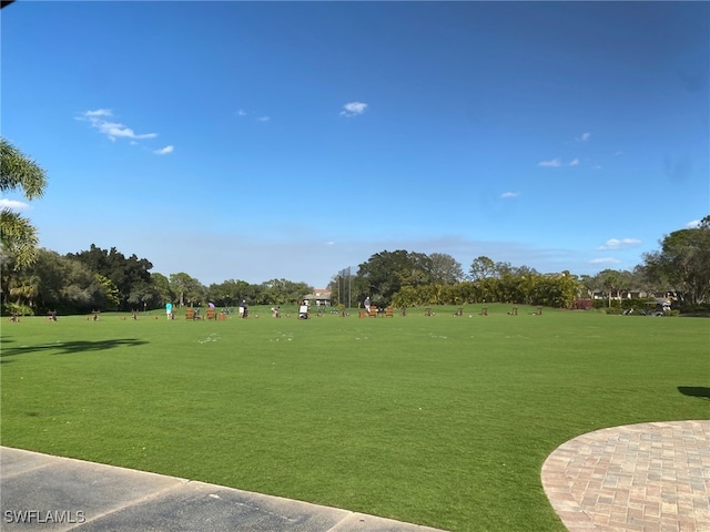 view of property's community featuring a lawn