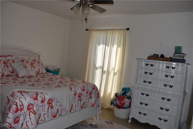 bedroom with ceiling fan