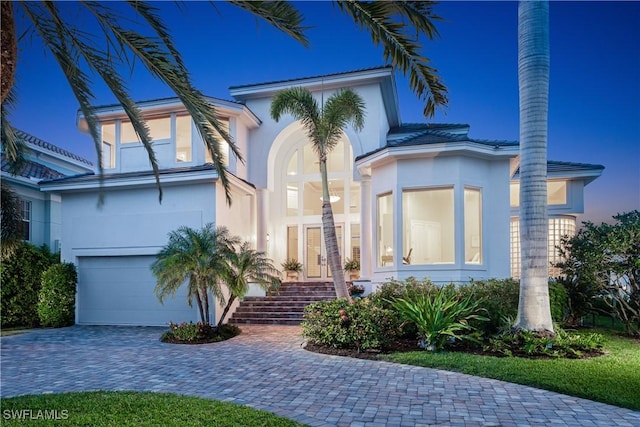 view of front facade featuring a garage