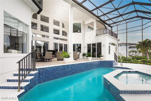 view of pool with an in ground hot tub, a patio, and a lanai