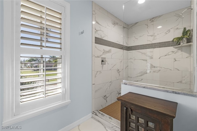 bathroom featuring a tile shower