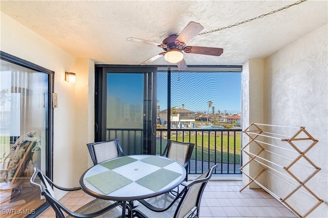 sunroom / solarium with ceiling fan