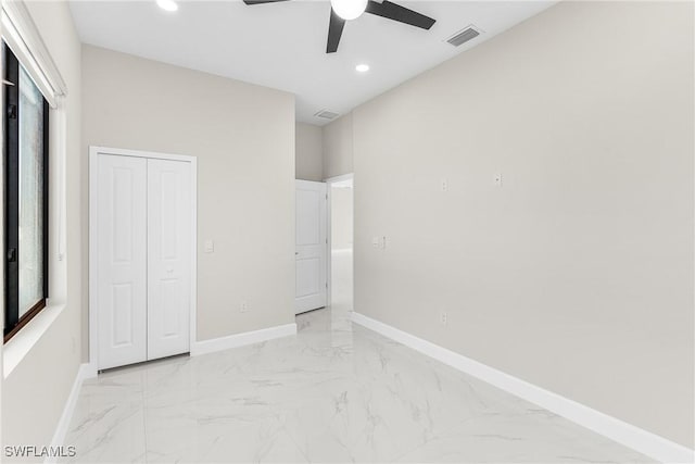 unfurnished bedroom featuring ceiling fan and a closet