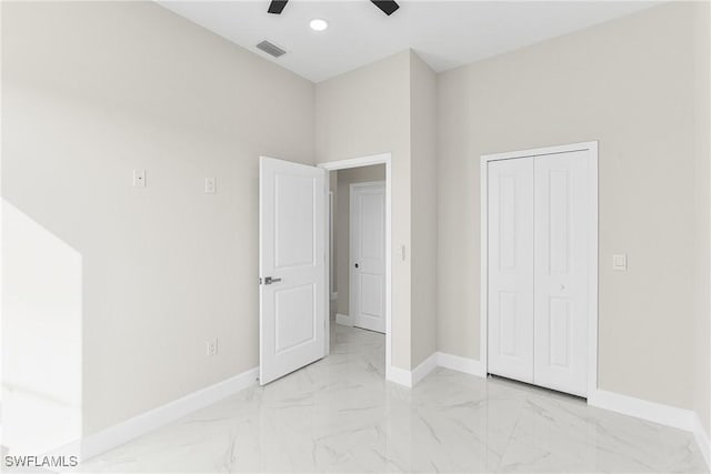 unfurnished bedroom with ceiling fan and a closet