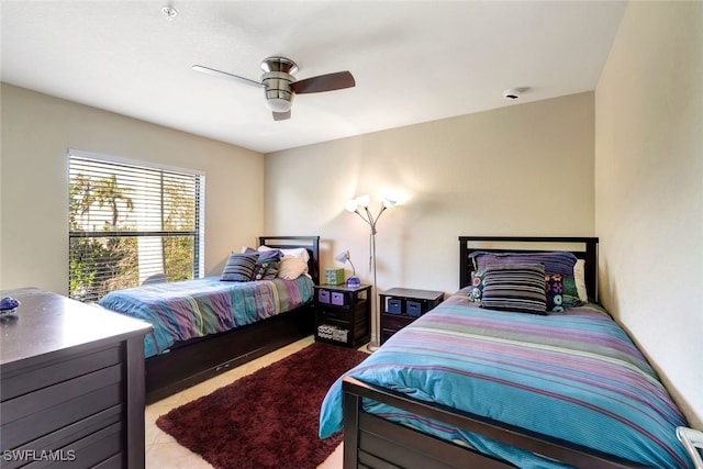 bedroom with ceiling fan