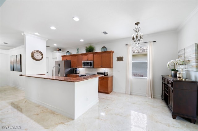 kitchen featuring visible vents, stainless steel appliances, crown molding, and decorative backsplash