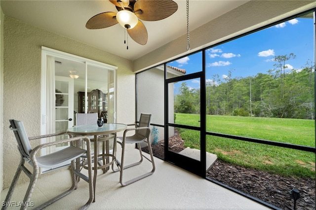 sunroom featuring ceiling fan