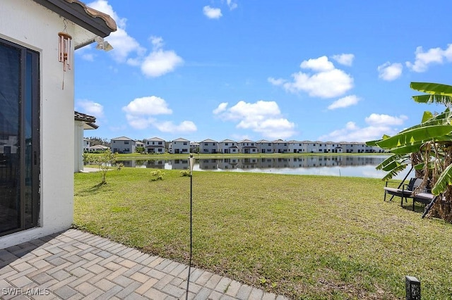 view of yard featuring a water view