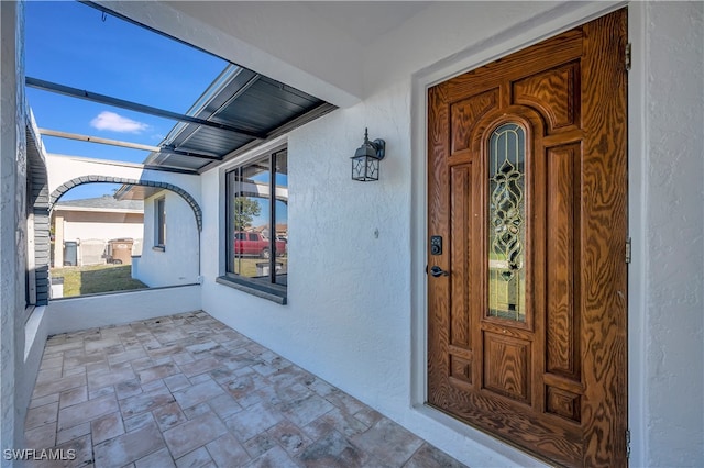 property entrance featuring a porch