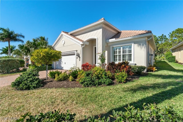 view of front of home featuring a front yard and a garage