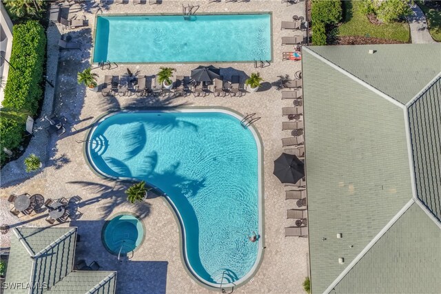 view of swimming pool