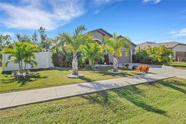 view of front facade featuring a front yard