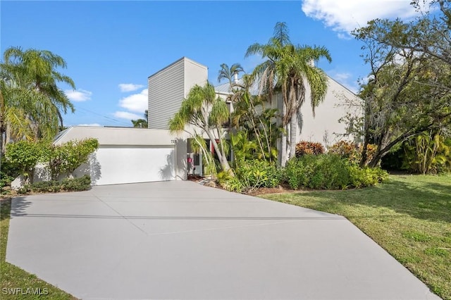 view of front facade featuring a front yard and a garage