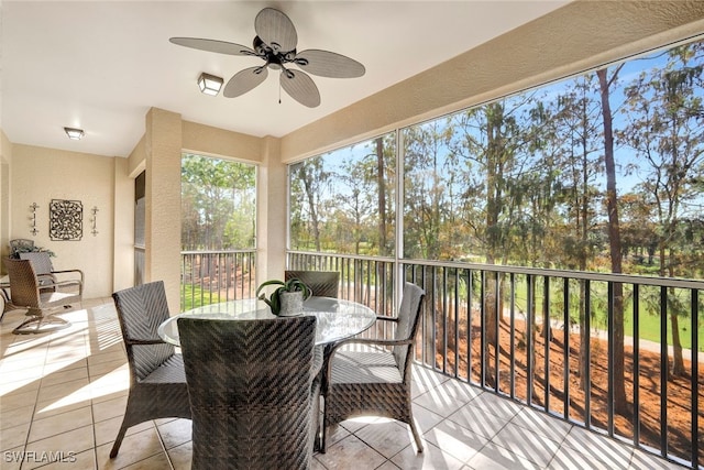 sunroom / solarium featuring ceiling fan