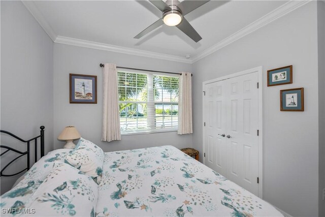 bedroom featuring ceiling fan, crown molding, and a closet