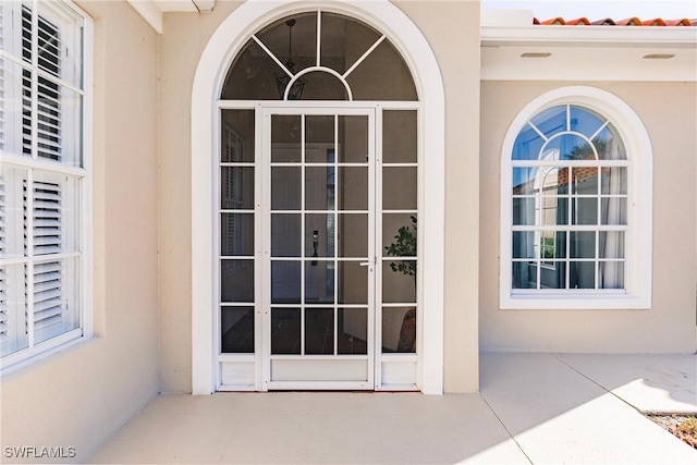 entrance to property with stucco siding