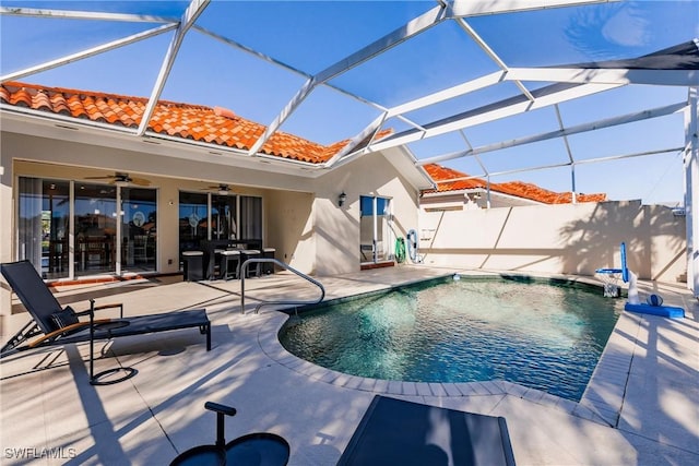 view of pool featuring ceiling fan, a lanai, fence, a fenced in pool, and a patio area