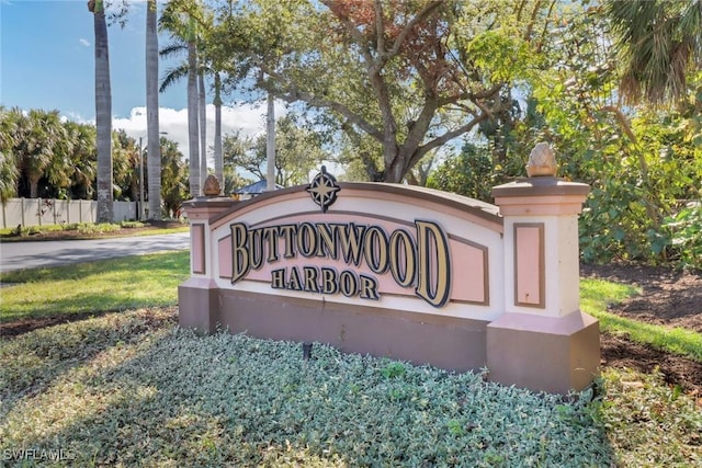 view of community / neighborhood sign