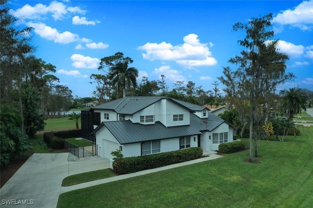 view of front of home featuring a front yard