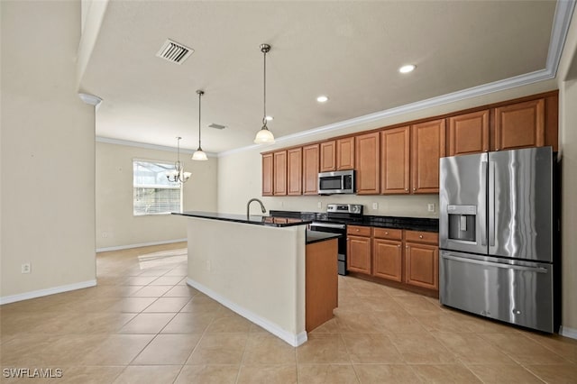 kitchen with appliances with stainless steel finishes, a kitchen island with sink, crown molding, light tile patterned floors, and pendant lighting