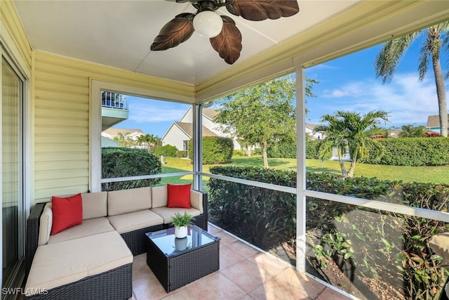 sunroom with ceiling fan