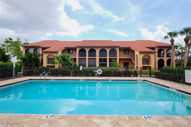 view of swimming pool