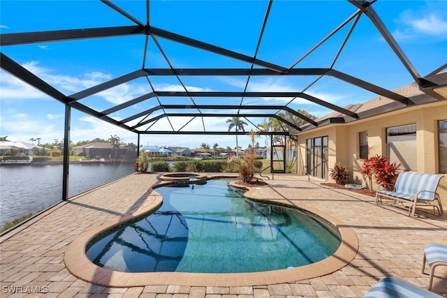 view of swimming pool featuring an in ground hot tub, a water view, a patio area, and a lanai