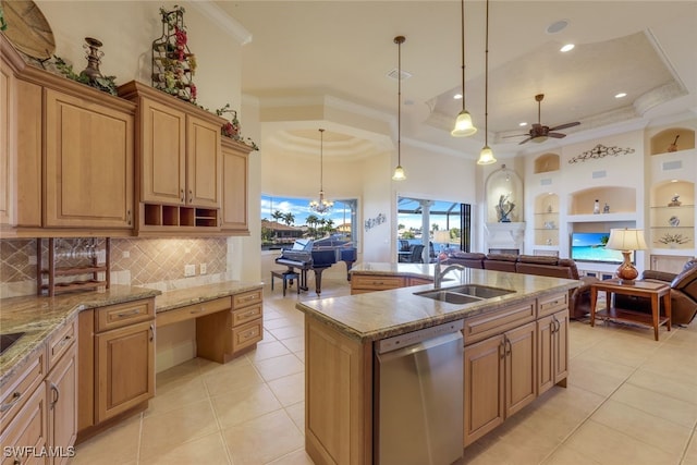 kitchen with ceiling fan, a kitchen island with sink, sink, decorative light fixtures, and dishwasher