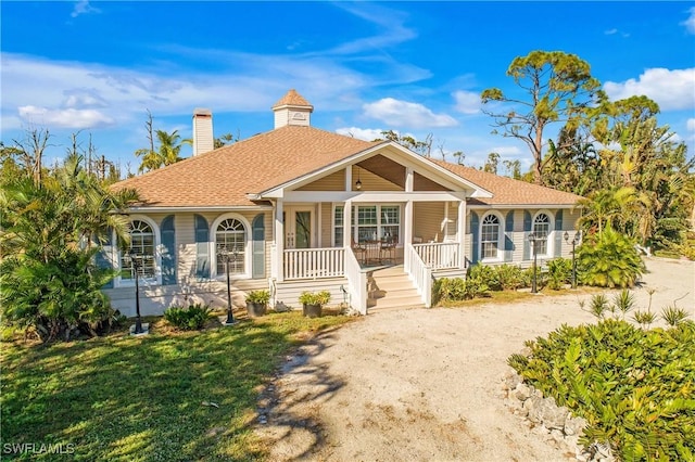 view of front facade with a porch and a front yard