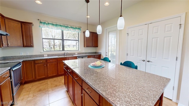 kitchen featuring a center island, sink, stainless steel appliances, pendant lighting, and light tile patterned floors