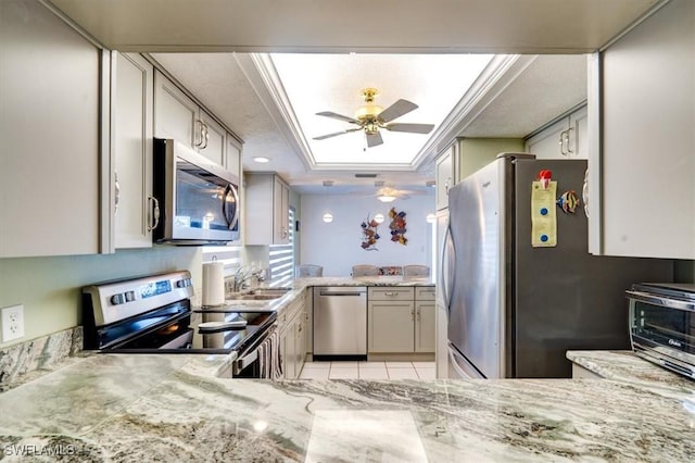 kitchen with ceiling fan, crown molding, kitchen peninsula, and stainless steel appliances