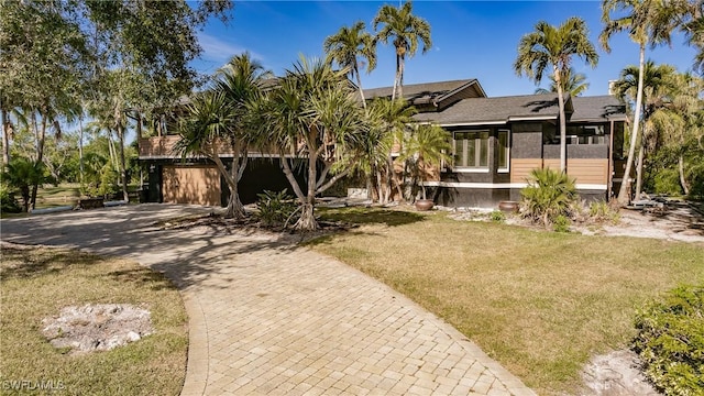 view of front of house featuring a front yard