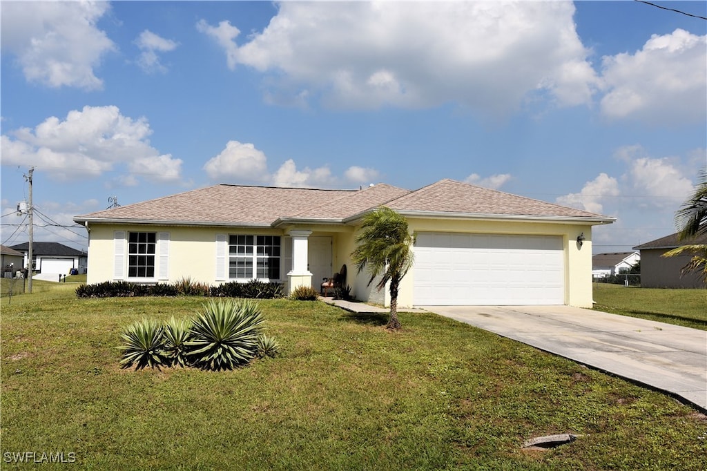 view of front facade featuring a garage and a front yard