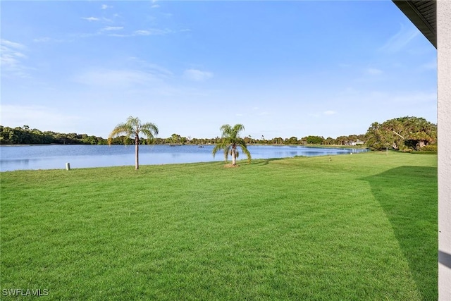 view of yard featuring a water view