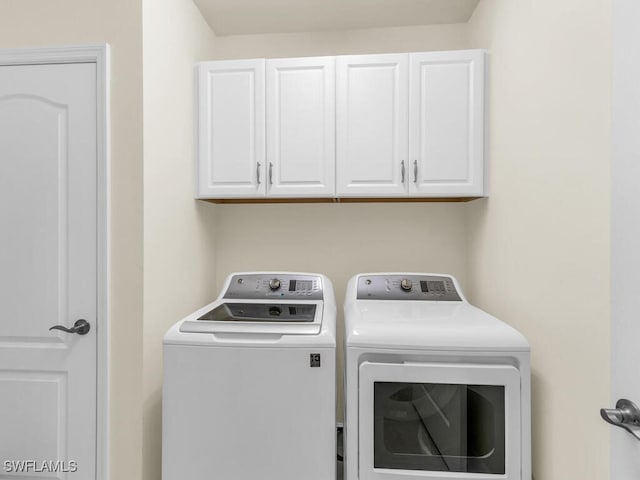 laundry room featuring cabinets and independent washer and dryer