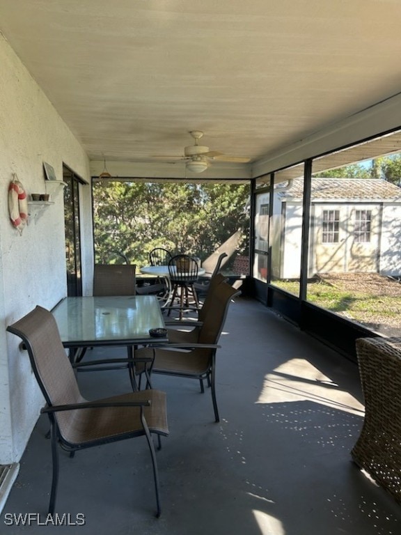 sunroom / solarium featuring ceiling fan