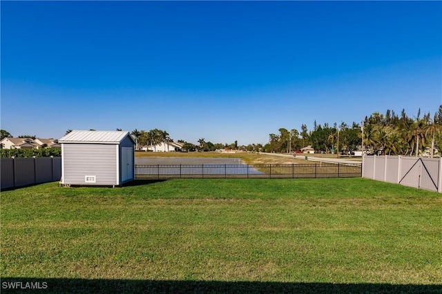 view of yard featuring a storage unit