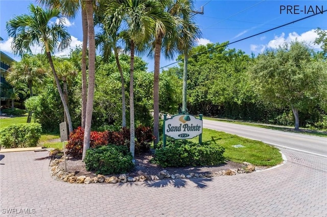 view of community / neighborhood sign