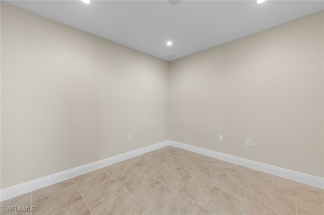 unfurnished room featuring light tile patterned flooring