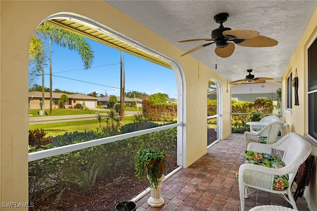 sunroom with ceiling fan