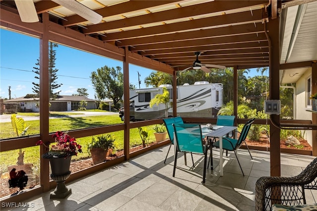 sunroom / solarium with ceiling fan