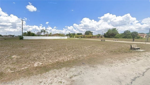 Listing photo 2 for 1301 NE 15th Ln, Cape Coral FL 33909