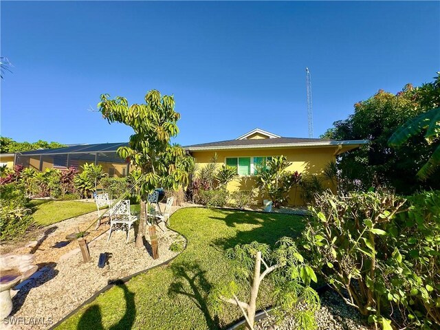 view of yard with a lanai