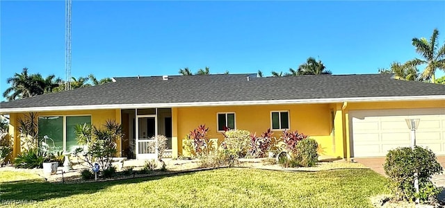 view of front facade featuring a garage and a front yard