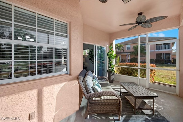 sunroom with ceiling fan