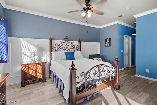 bedroom with ceiling fan, crown molding, and hardwood / wood-style flooring